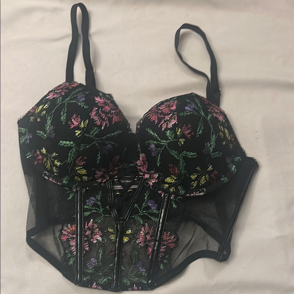 Victoria’s Secret. Floral Embroidered Black Bustier